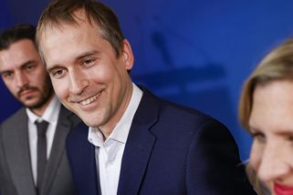 Čižinský kvůli horentním odměnám asistentce žádá hlavu šéfa magistrátu. Ostatní politici mlčí - Novinky